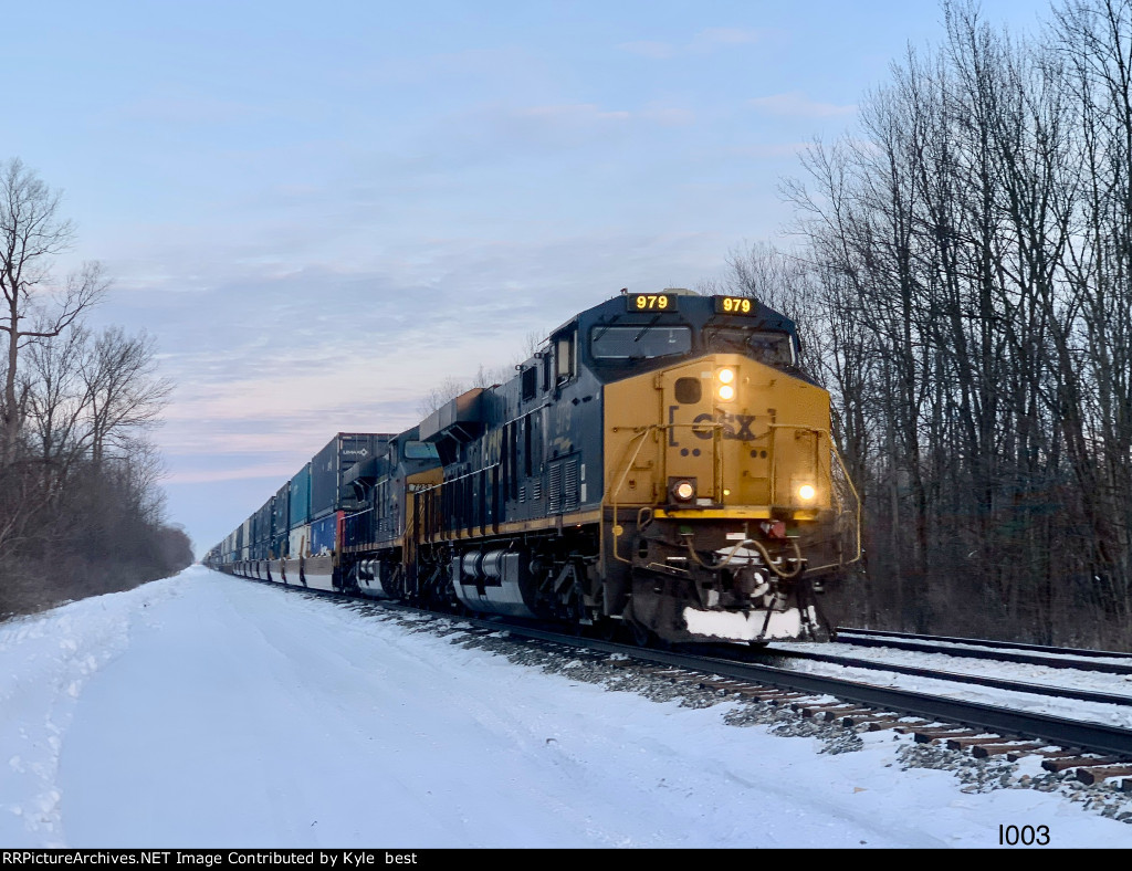 CSX 979 on I003